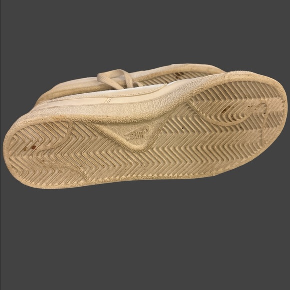 [2 for $10] GUC Nike White Leather Women’s Sneakers Size 9.5 - Picture 4 of 4